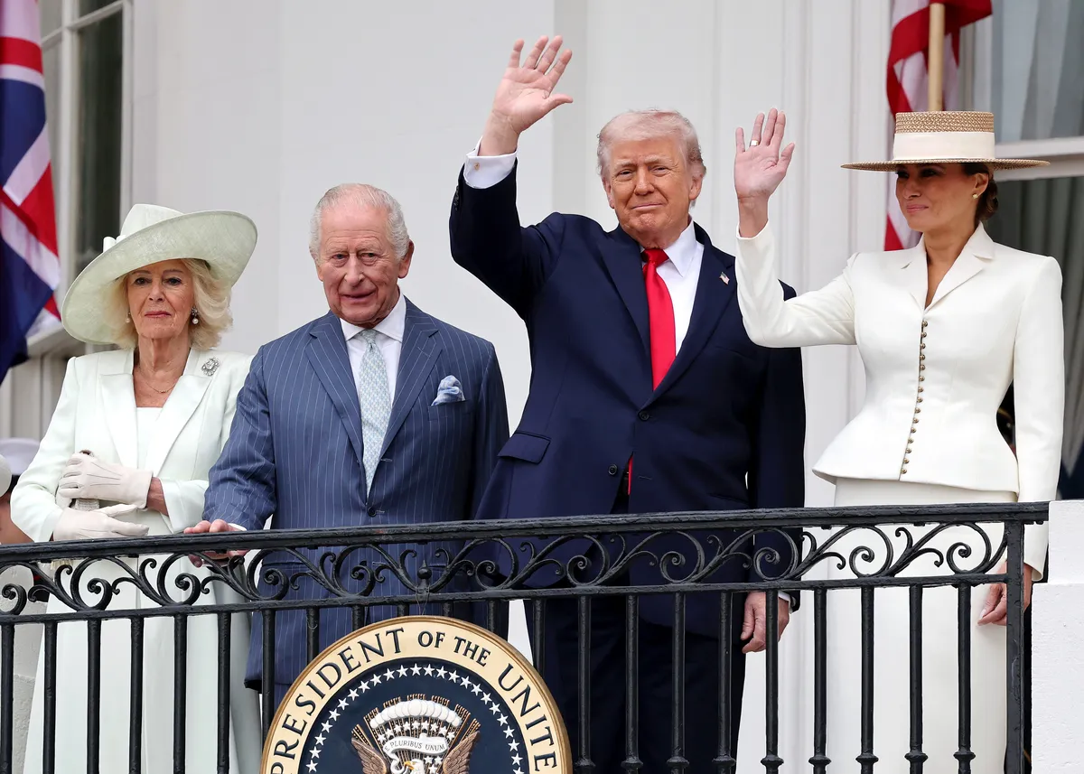 Trump razkril, da je bila njegova mama "zatrapana" v kralja Karla III.