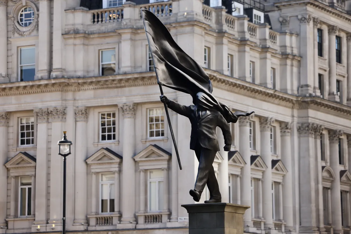 Banksy znova presenetil: v središču Londona postavil novo skulpturo