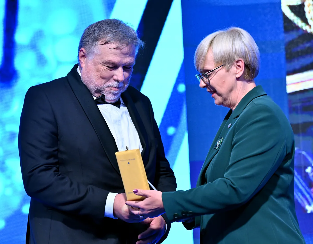 Predsednica Institutu Jožef Stefan podelila zlati red za zasluge