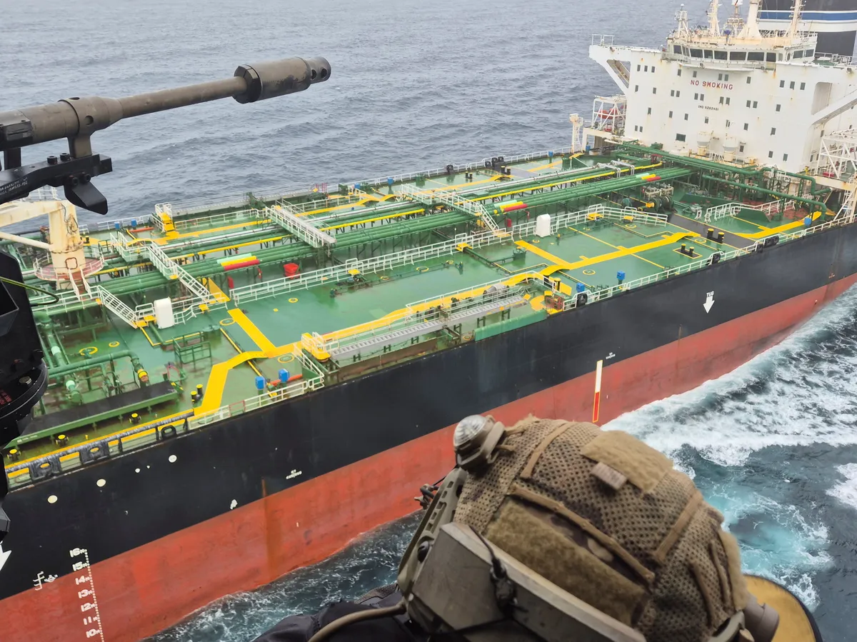 Francoska mornarica v Atlantiku prestregla sankcionirani ruski tanker