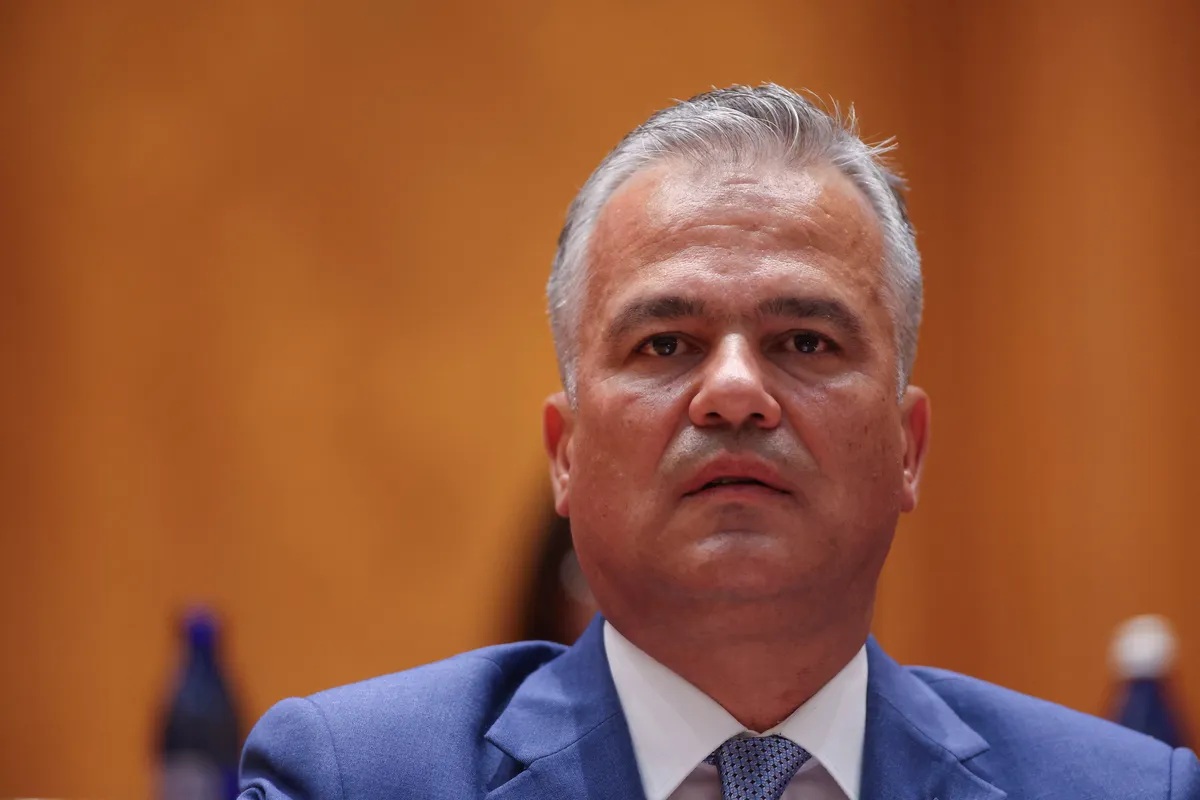 Politična negotovost v Romuniji: parlament zavrnil Adriana Vesteo za premierja
