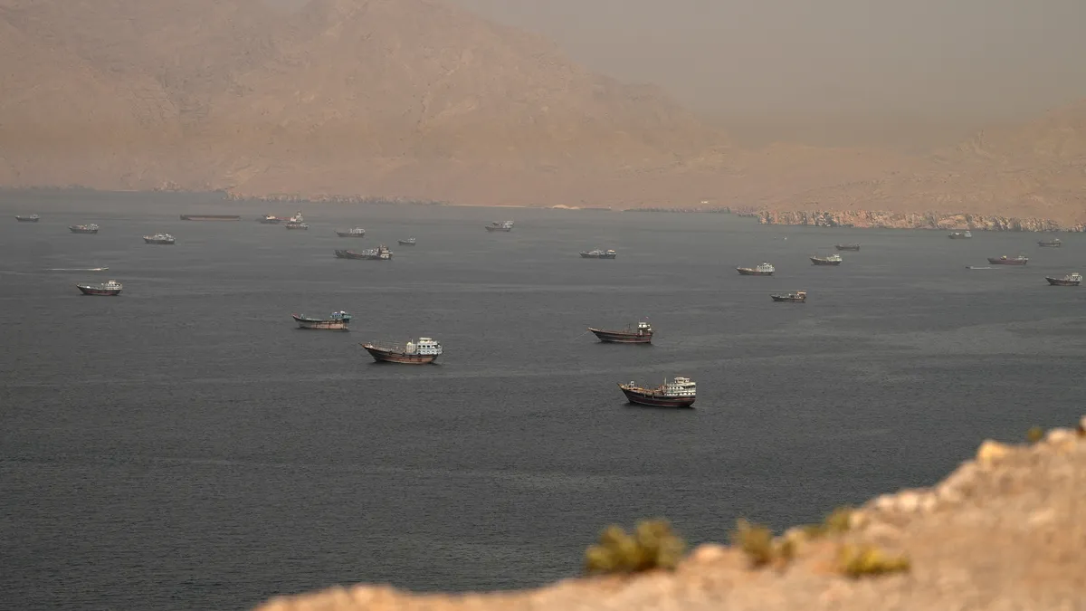 Iran po napadu ZDA odgovoril s povračilnimi napadi na ameriške cilje