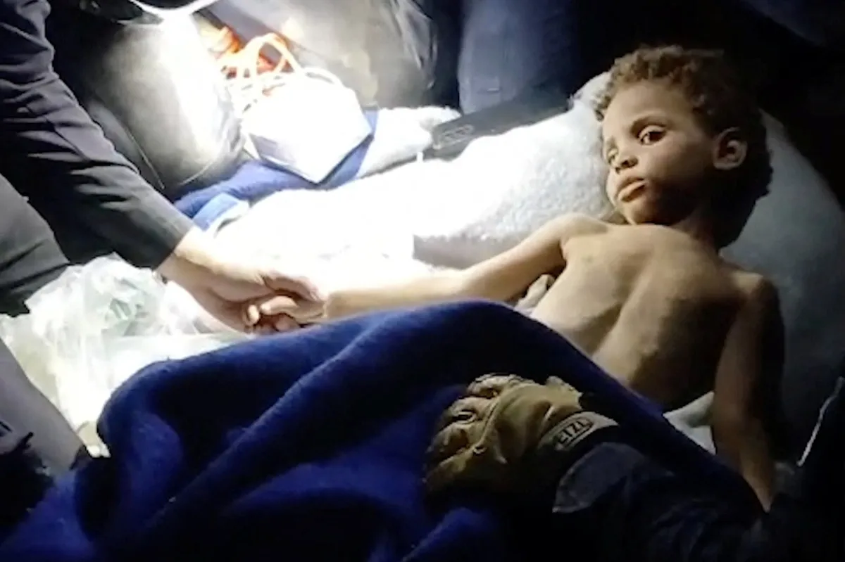 Triletnik čudežno preživel potres v Venezueli, izpod ruševin so ga rešili po šestih dneh (VIDEO)