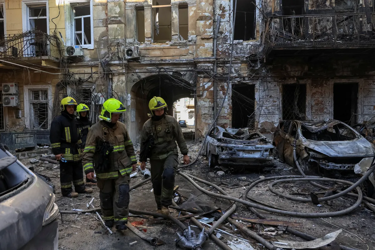 V ruskem napadu na Harkov dva mrtva, več ranjenih tudi v Rusiji