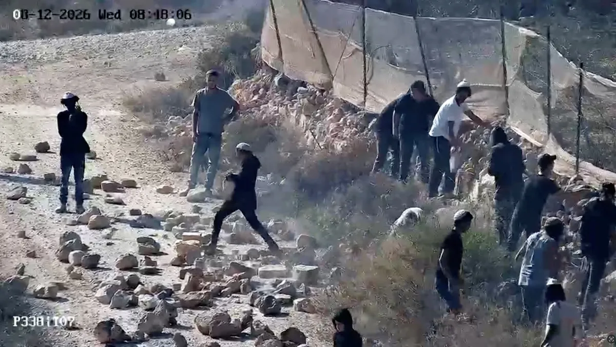Judovski naseljenci vse od nedelje oblegajo palestinsko vas na Zahodnem bregu