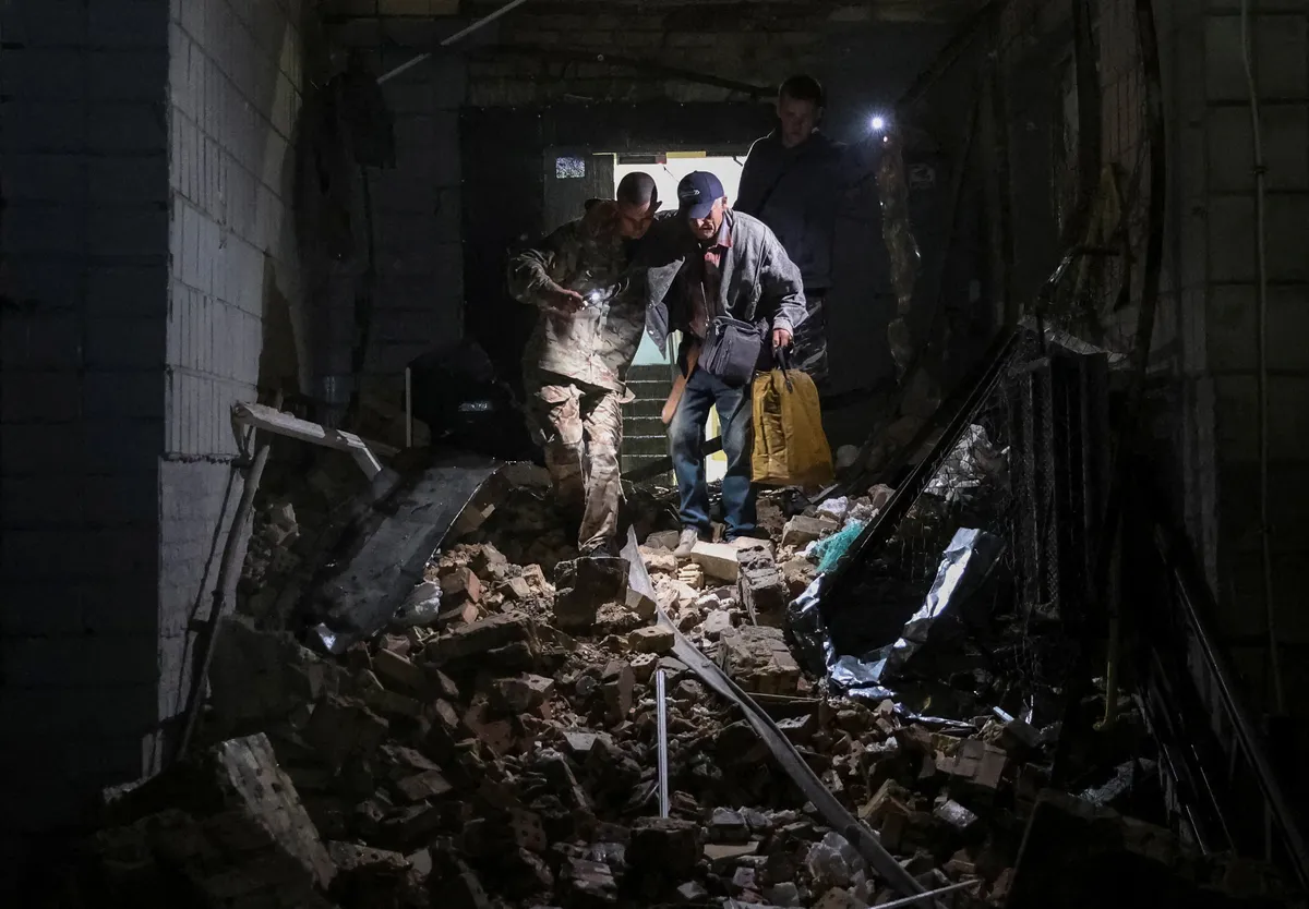 Rusija z raketami nad Kijev, številni meščani ujeti pod ruševinami