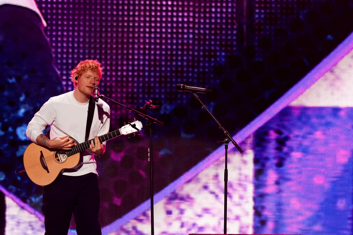 Ed Sheeran pod velikim pritiskom: vstopnice za koncerte vse cenejše, pozivi k bojkotu se krepijo