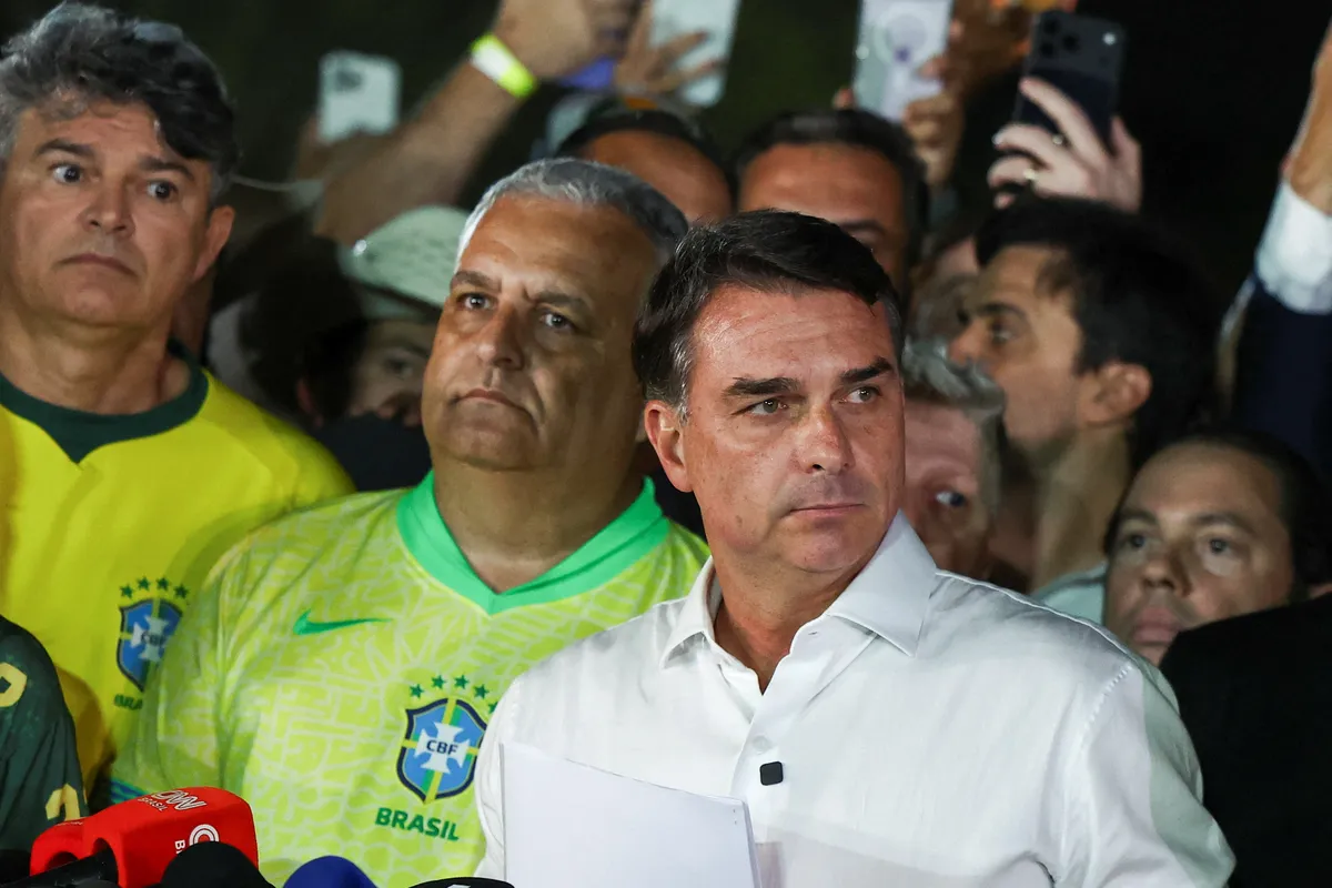 Bolsonaru preklicali potna lista, krožijo informacije, da je pobegnil iz Brazilije