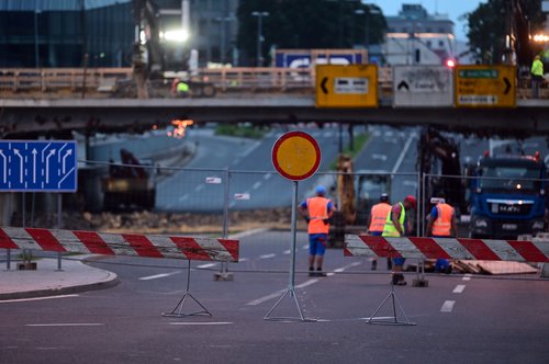 Zapora, Dunajska cesta, promet, dela