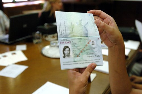 izdelava dokumentov: potni list, osebna izkaznica, vozniško dovoljenje