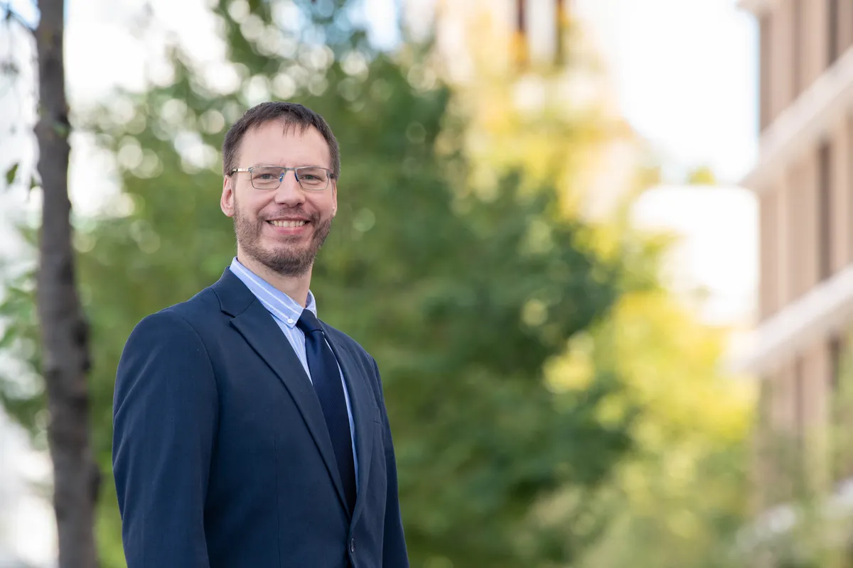 Kolumna Luke Lisjaka Gabrijelčiča: Novost letošnjih volitev, ki bistveno spreminja dinamiko kampanje