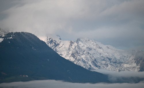 Gore pobelil prvi letošnjih sneg
