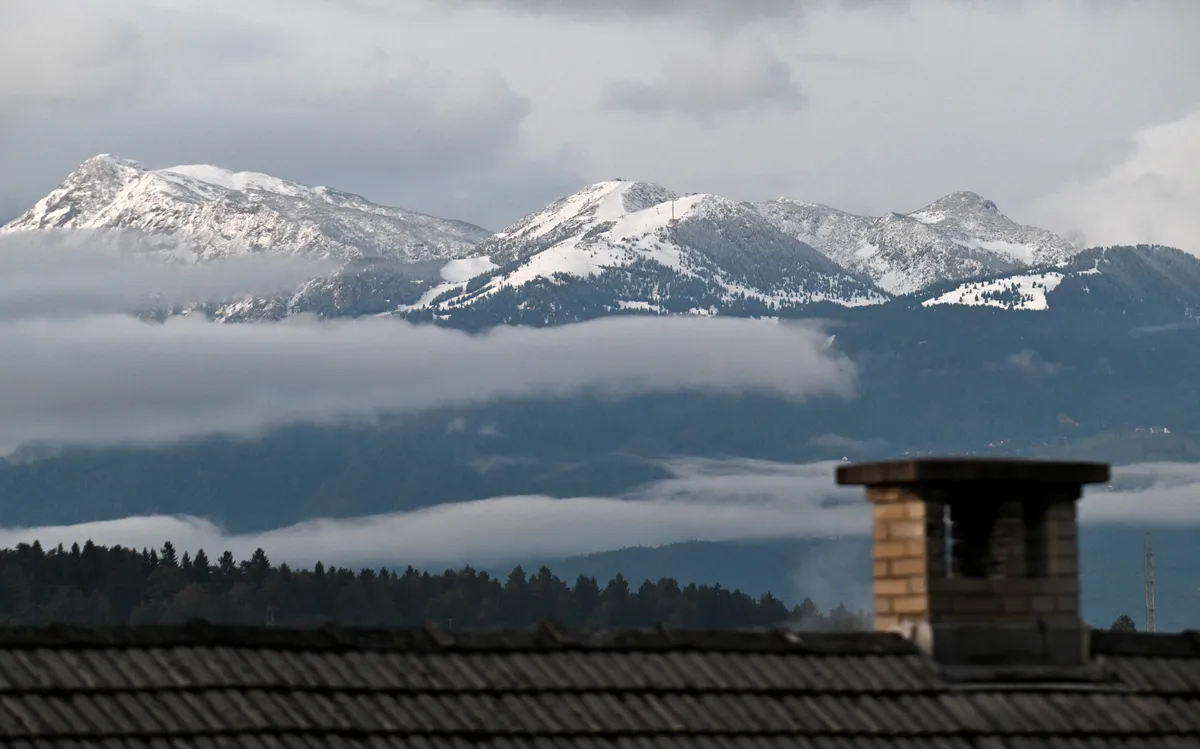 Večji del države v oblakih in dežju. Kdaj lahko pričakujemo sneg