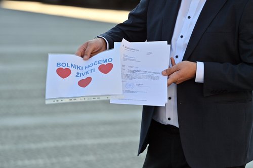 Vloženi podpisi za zakonodajni referendum