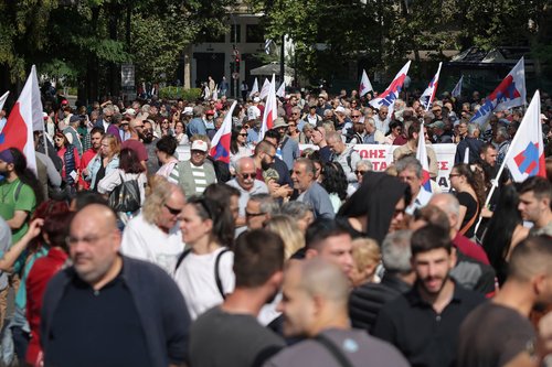 Protestniki v bližini grškega parlamenta