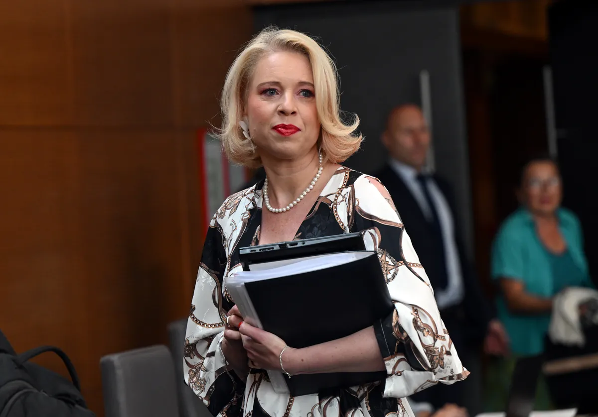 SDS s pozivom Urški Klakočar Zupančič zaradi zakona o RTV Slovenija