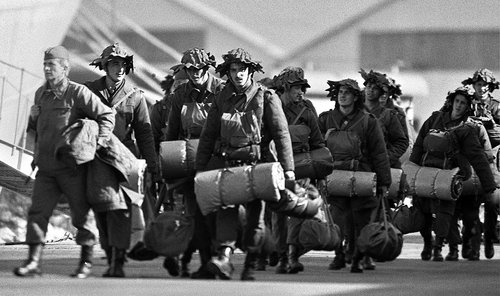 Vojaki JLA zapuščajo Slovenijo