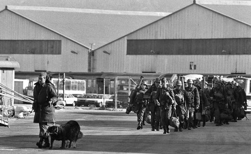 Vojaki JLA zapuščajo Slovenijo