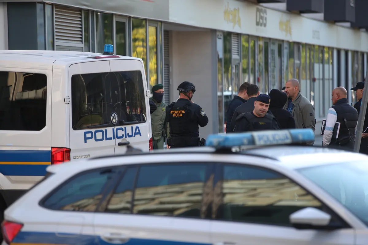 Na mejhnem prehodu prijeli goljufa: pretvarjal se je, da je zdravnik in starejši ženski izmaknil 70.000 evrov