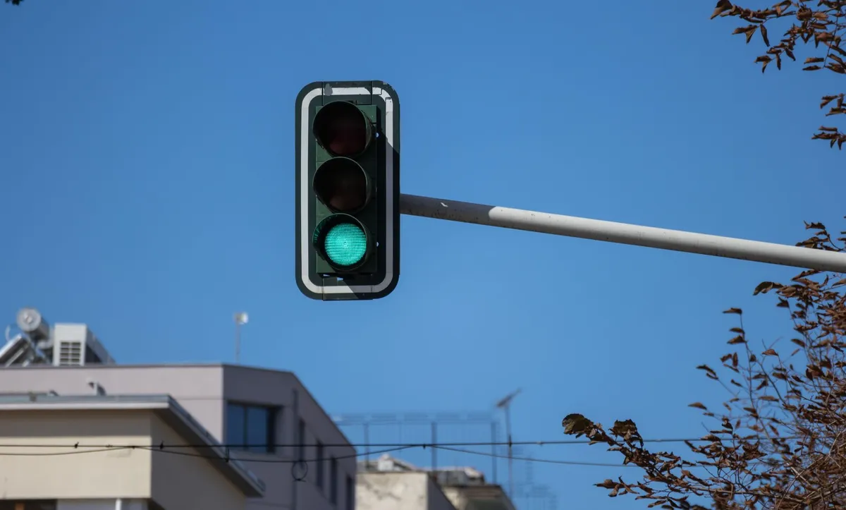 Bi lahko spet uvedli utripajočo zeleno luč na semaforjih? Strokovnjaki odgovarjajo