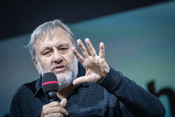 Slavoj Žižek razbil vse dvome: Po spletu se širijo povsem izmišljene novice