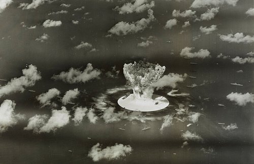 Testiranje ameriške atomske bombe pri Maršalovih otokih leta 1946