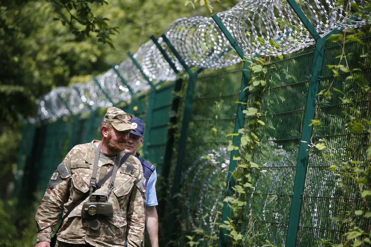 Sekretariat Sveta za nacionalno varnost predlaga aktivacijo mešanih patrulj policije in vojske