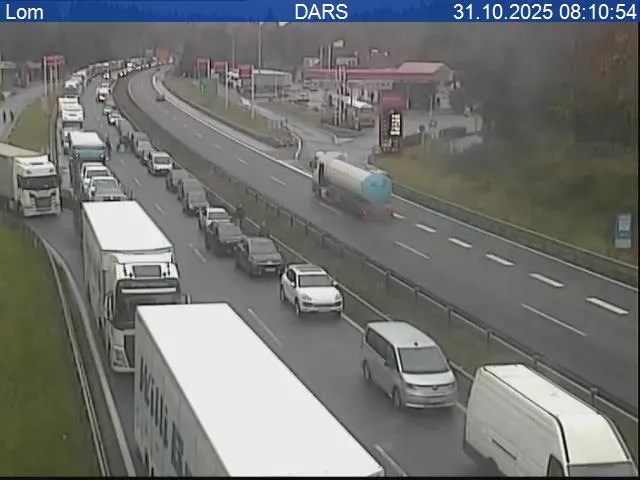 Na primorki se je zgodila prometna nesreča, avtocesta bo zaprta dlje časa