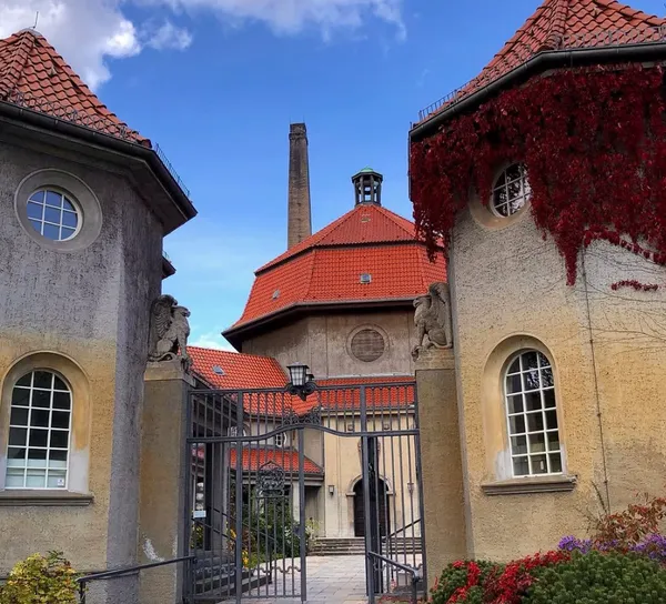 Nenavaden trend v Berlinu: vse bolj priljubljene kavarne na pokopališčih