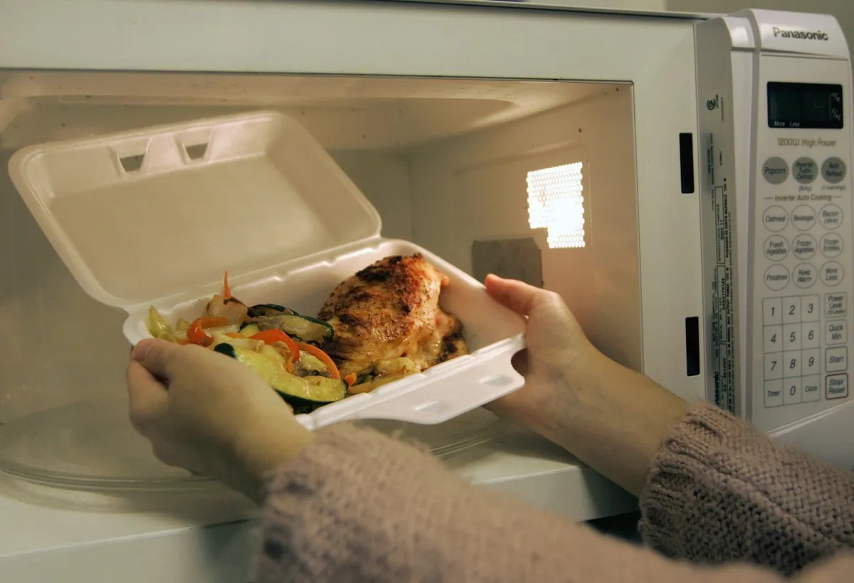 Študija odkrila skrb vzbujajočo posledico uporabe mikrovalovne pečice