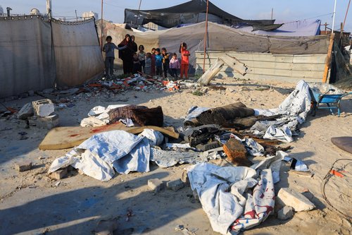 Posledice izraelskega napada na šotorišče v Han Junisu