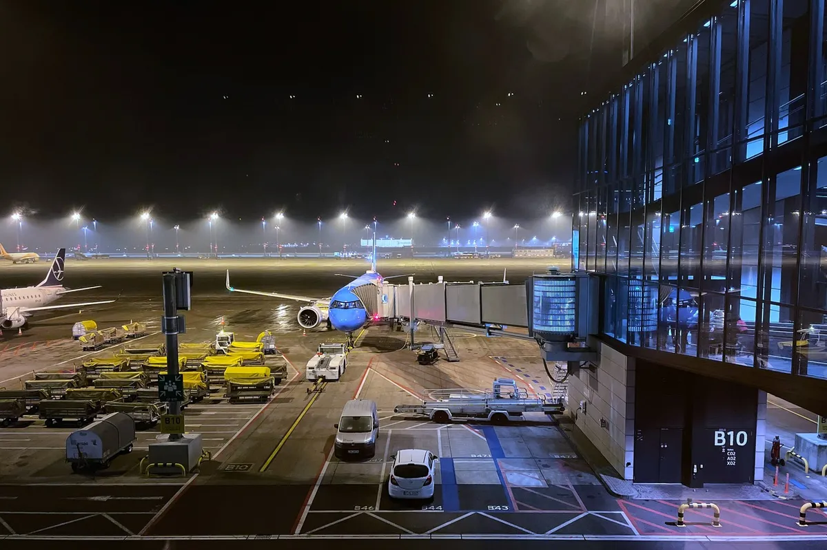 Nov preplah zaradi dronov: v Berlinu za dve uri prizemljili letala