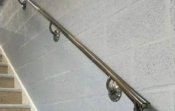 Doma namestil bizaren ročaj. Fotografija v hipu obkrožila ves Balkan (FOTO)