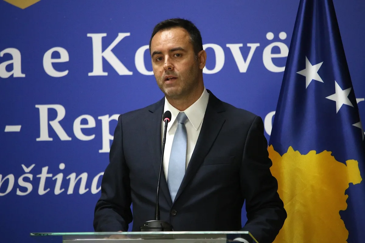Politična negotovost na Kosovu: po neuspehu Kurtija mandat za vlado dobil Konjufca