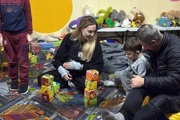 Angelina Jolie nepričakovano obiskala Ukrajino