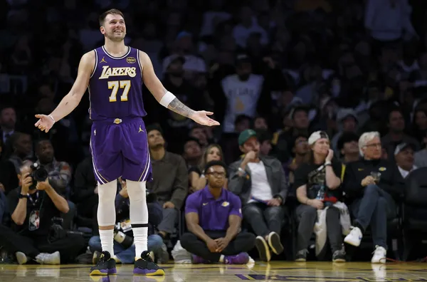 Luka Dončić z eno potezo osupnil košarkarski svet: "Nemogoče je mogoče"