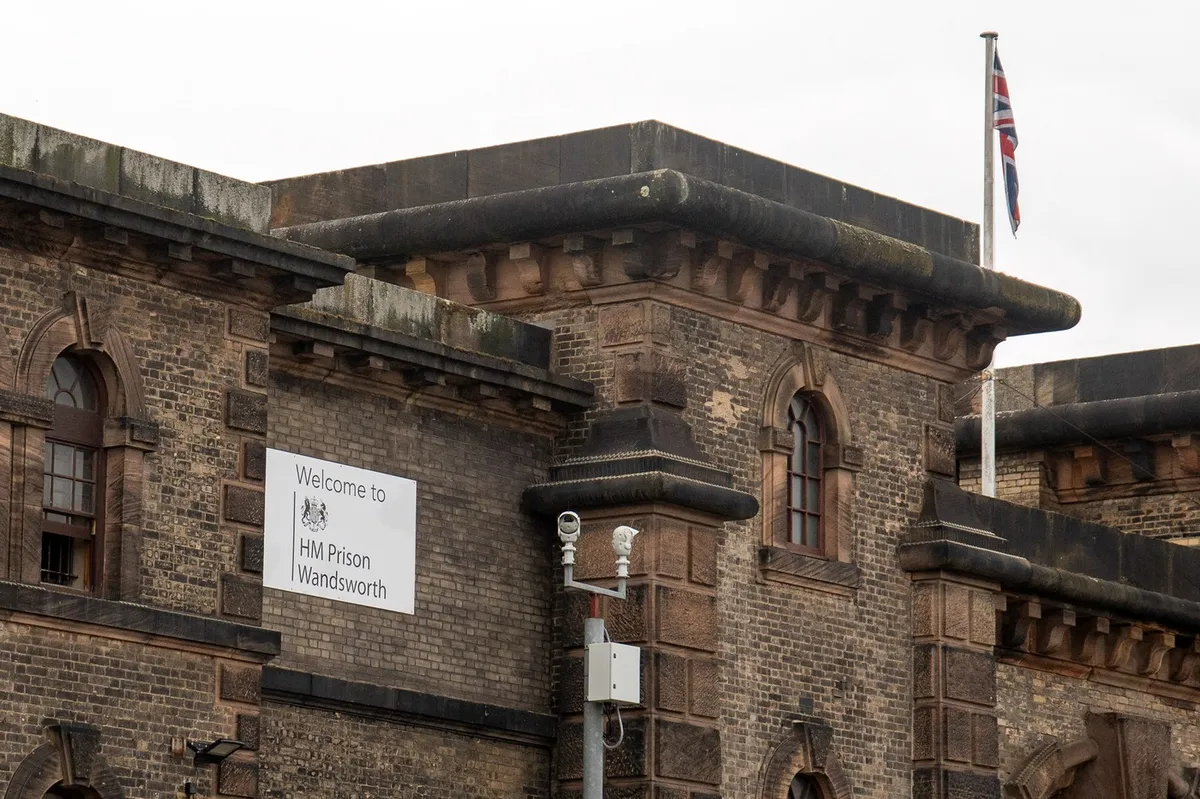 Eden izmed pomotoma izpuščenih zapornikov se je sam vrnil v zapor