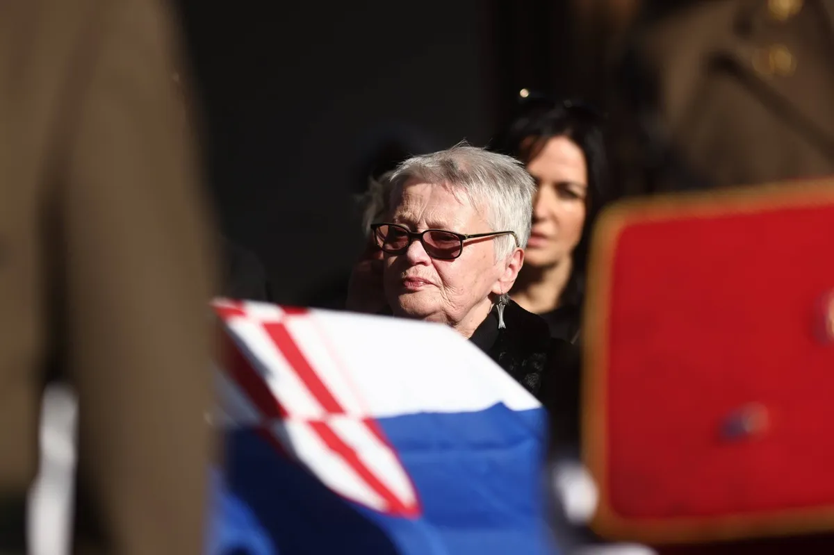 Pokopali heroja Vukovarja Jean-Michela Nicolierja: "Postal je simbol poguma"