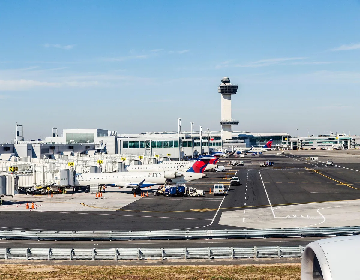 Zaostrovanje razmer: zaradi blokade ameriške vlade množične odpovedi letov