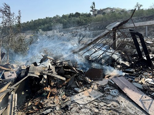 Izraelska vojska je v četrtek popoldne izvedla zračne napade na vojaško infrastrukturo libanonskega šiitskega gibanja Hezbolah