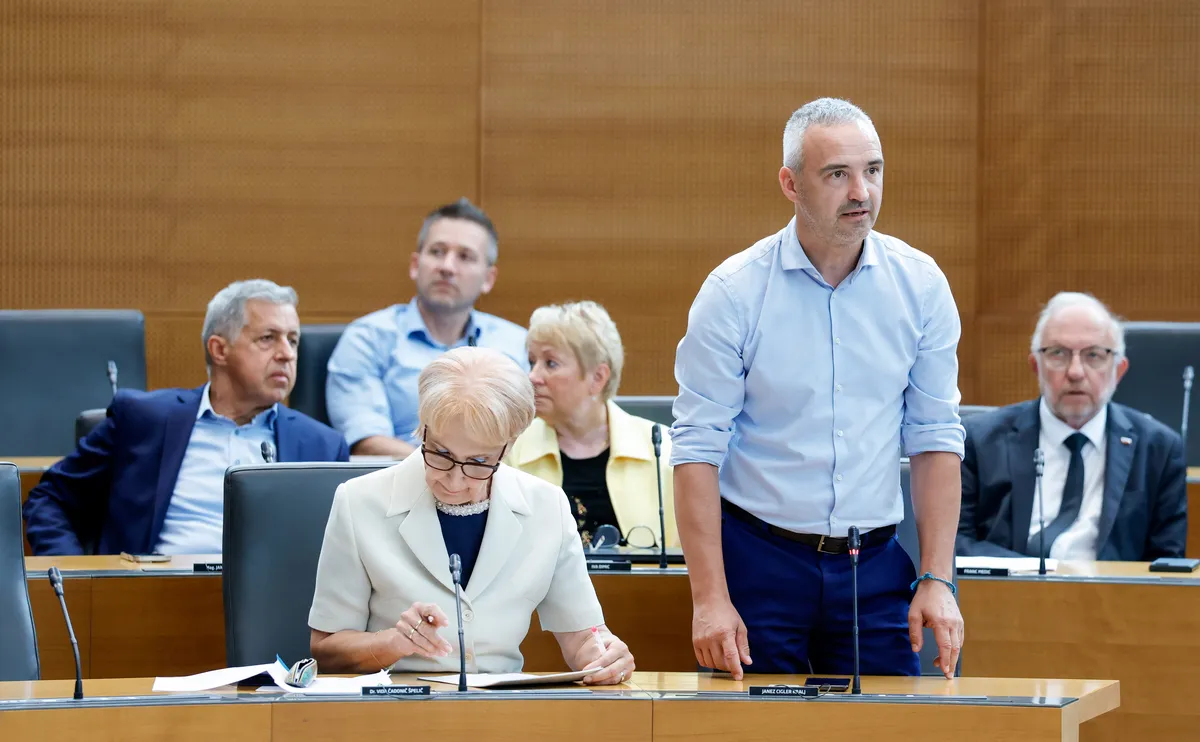 Opozicija po vladni potrditvi Šutarjevega zakona: "To je Golobov radikalni kazenski zakonik"