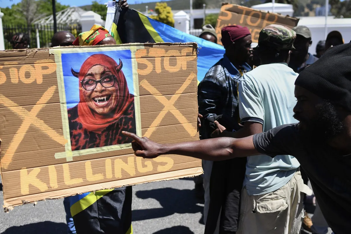 Po spornih volitvah v Tanzaniji več kot 100 protestnikov obtoženih izdaje