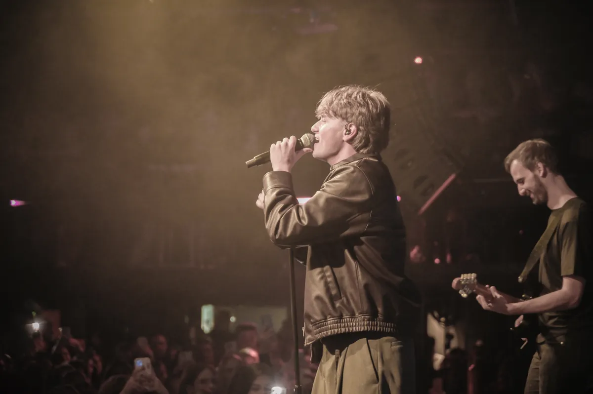 Hrvaški fenomen obnorel tudi Slovenijo: vstopnice razgrabili, v vrsti pa stali že uro in pol pred koncertom