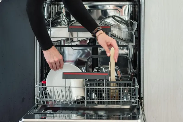 Se vam posoda v pomivalnem stroju ni posušila? Pomagajte si z enostavnim trikom