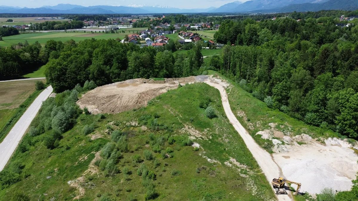 Protest v Komendi zaradi zadrževalnika: "Projekt se vleče prek vseh razumnih meja"