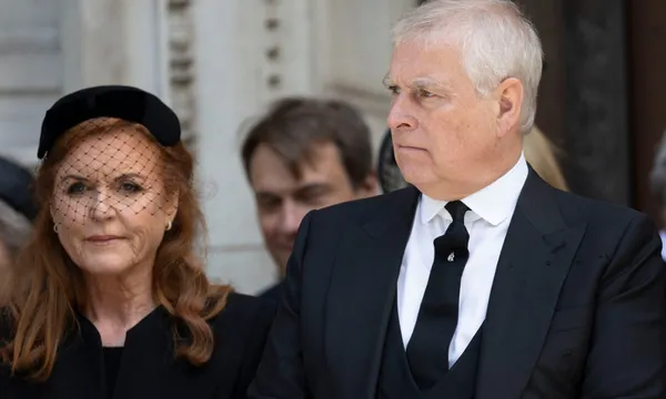 Zadnji dnevi osramočenega Andrewa in Fergie v razkošni rezidenci