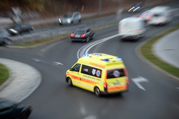 Reševalci pretreseni po smrtni nesreči na nujni vožnji: "To naj bo boleč opomin"