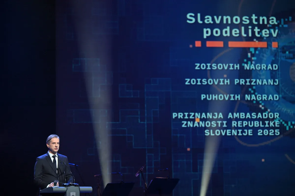 Premier na podelitvi nagrad za znanstvene dosežke: Znanost vodi Slovenijo v prihodnost