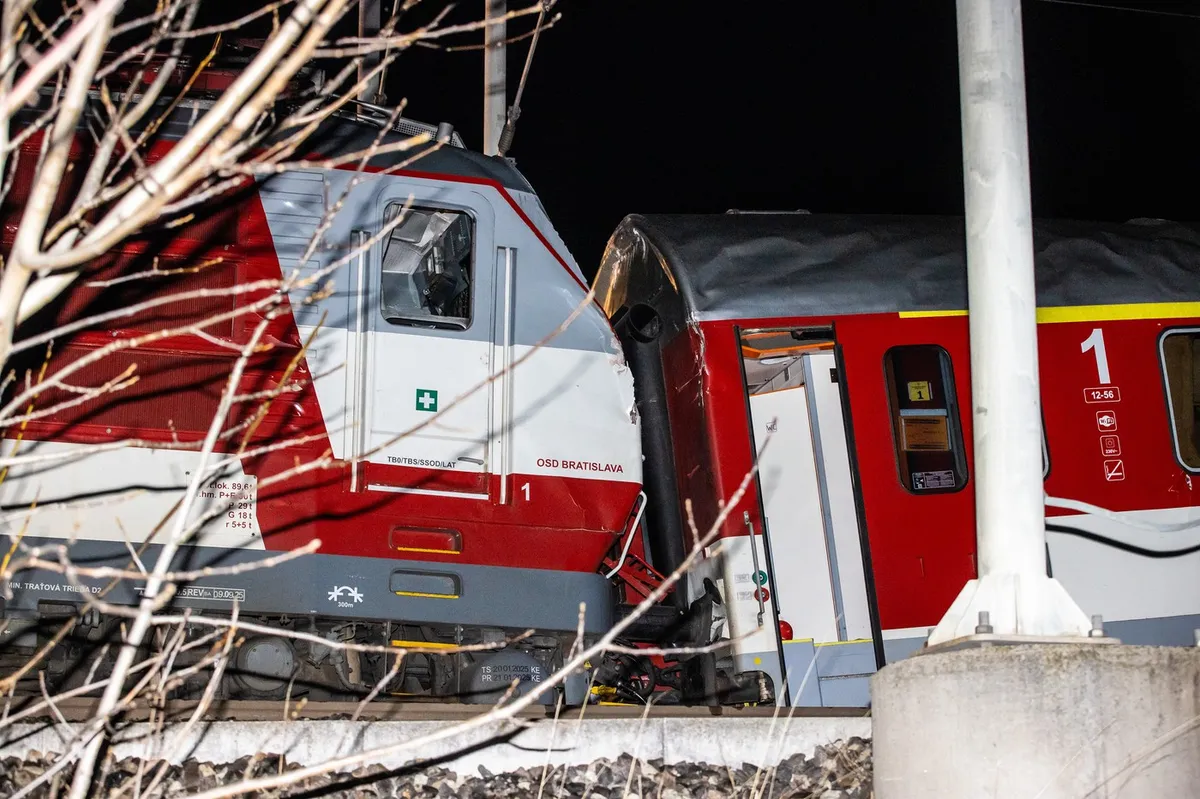 Po trčenju vlakov na Slovaškem enajst ljudi pristalo v bolnišnici