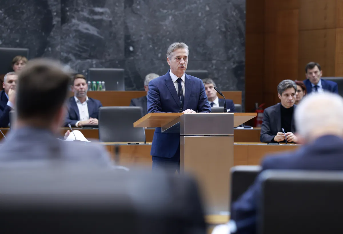 Premier Golob napovedal množični poziv za predajo nezakonitega orožja